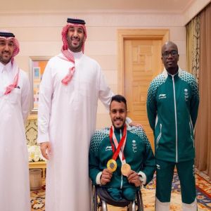 سمو ولي العهد يستقبل لاعب المنتخب السعودي لألعاب القوى البارالمبية عبدالرحمن القرشي بمناسبة تحقيقه ذهبية دورة الألعاب البارالمبية في باريس