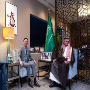 مساعد وزير الخارجية يبحث تعزيز العلاقات الثنائية مع السفير الصيني