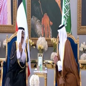وصول أمير الكويت إلى الرياض للمشاركة في أعمال القمة «الخليجية _ الأمريكية»