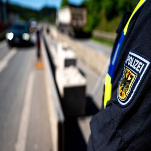 الشرطة الألمانية تعلن عن مطاردة مشتبه به بعد هجوم طعن في بيليفيلد