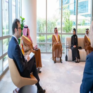 وزير الاقتصاد والتخطيط يجتمع مع وزير الاقتصاد والتجارة والأعمال الإسباني