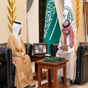 محافظ الطائف يلتقي مدير مركز التنمية الاجتماعية