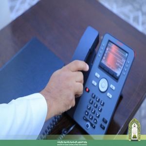 "الشؤون الإسلامية" تستقبل مكالمات الحجاج "عن بُعد" عبر الهاتف المجاني