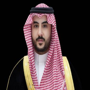 وزير الدفاع يصل العاصمة البريطانية لندن في زيارة رسمية