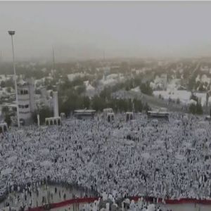 بدءًا من غد.. تقصير خطبتي وصلاة الجمعة في الحرمين الشريفين بسبب شدة الحرارة