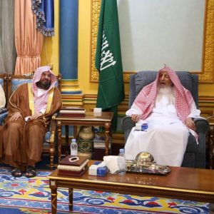 سماحة مفتي عام المملكة يستقبل رئيس الشؤون الدينية بالحرمين وأئمة الحرم