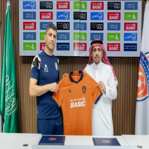 الفيحاء يجدد عقد مدربه بيدرو إيمانويل