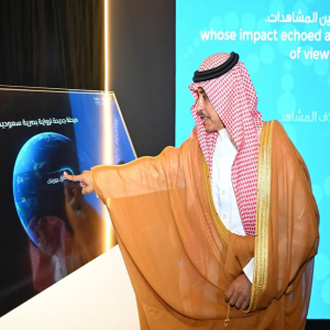 من مكة المكرمة.. وزير الإعلام يُدشّن منصة الصور السعودية للعالم
