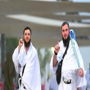 ضيوف الرحمن يتوافدون إلى صعيد عرفات لأداء ركن الحج الأعظم