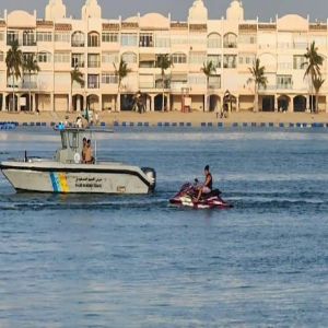 حرس الحدود بمنطقة مكة المكرمة ينقذ مواطنًا تعطلت واسطته البحرية في عرض البحر