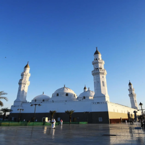 مسجد قباء بالمدينة المنورة يشهد توافد الحجاج من مختلف الجنسيات