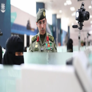مدير عام الجوازات المكلف يتفقد سير العمل في صالات الجوازات بميناء جدة الإسلامي