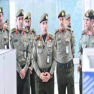 اللواء المربع يقف على الخدمات المقدمة لضيوف الرحمن في صالات الجوازات بمطار الأمير محمد بن عبدالعزيز الدولي بالمدينة المنورة
