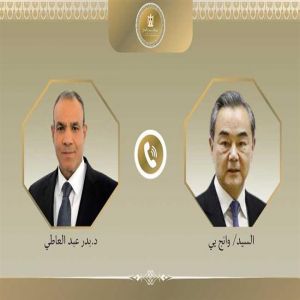 وزيرا خارجية مصر والصين يبحثان هاتفيًا مستجدات الوضع الإقليمي