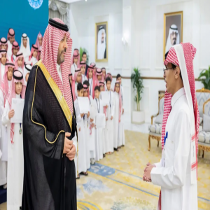 أمير منطقة الحدود الشمالية يكرّم الطلاب والطالبات الفائزين في المسابقات المحلية والدولية