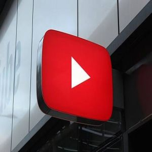 "يوتيوب" تعدّل الحد الأدنى لسن البث المباشر على منصاتها