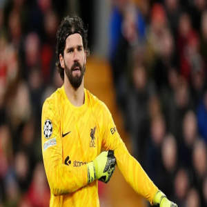 أليسون بيكير يرفض عرضًا من دوري روشن