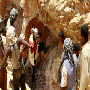 مقتل 11 عاملًا في انهيار منجم ذهب بشرق السودان