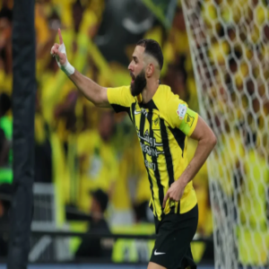 تقارير: بقاء بنزيما في الاتحاد غير مؤكد