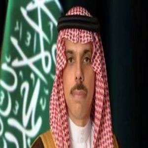 وزير الخارجية يستعرض العلاقات الثنائية وتعزيز الشراكة مع نظيره الأمريكي