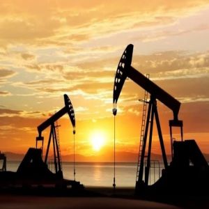 أسعار النفط تتراجع إثر استمرار المخاوف بشأن الرسوم الجمركية الأمريكية
