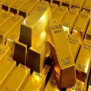 الذهب يتراجع مع صعود الدولار وترقب تطورات الرسوم الجمركية