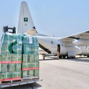 وصول أولى طلائع الجسر الجوي السعودي لمساعدة الأشقاء السوريين المتضررين من الحرائق في محافظة اللاذقية