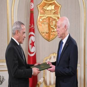 الرئيس التونسي يتسلّم رسالة من نظيره الجزائري لحضور افتتاح المعرض الأفريقي للتجارة البينية