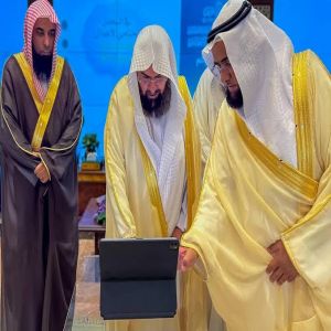 "السديس" يُدشّن مبادرة "خدمة مستفيدينا" لتطوير التواصل والخدمات بالمسجد النبوي