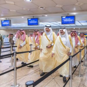 أمير المنطقة الشرقية يدشن البوابات الإلكترونية لإنهاء إجراءات المسافرين بمطار الملك فهد الدولي بالدمام