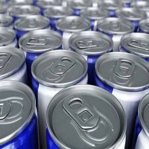 8 أضرار صحية خطيرة لمشروبات الطاقة الشائعة بين المراهقين