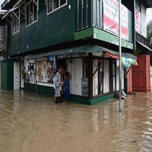 الفلبين تعلق العمل والدراسة بسبب الأمطار الغزيرة