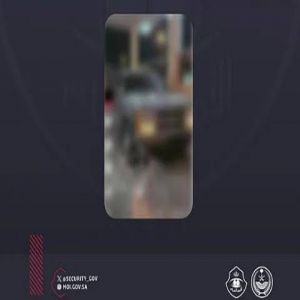 شرطة الجوف تقبض على مواطن لتوثيقه ونشره محتوى مرئيًا حاملًا سلاحًا ناريًا في مكان عام