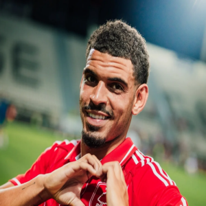 جيبس-وايت يوقع عقداً جديداً مع فورست حتى 2028