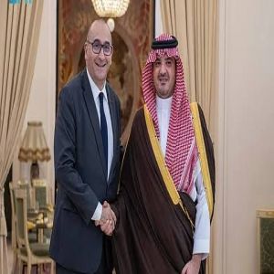 الأمير عبدالعزيز بن سعود يزور مركز العمليات الأمنية لشرطة باريس