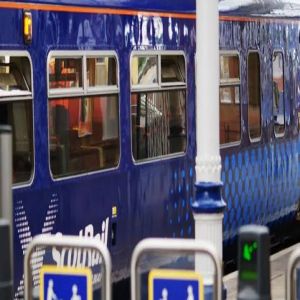 تعليق خدمات القطارات وإلغاء فعاليات بسبب عاصفة قوية تجتاح اسكتلندا