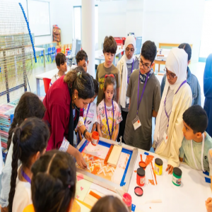 تجارب ملهمة للأطفال في مخيمات مفاجآت صيف دبي خلال شهر أغسطس