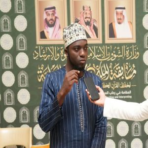 مصحف سعودي يقود شابًا من "توغو" لحفظ القرآن والمنافسة في مسابقة الملك عبدالعزيز
