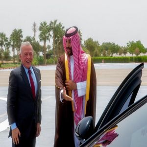 ملك الأردن يصل نيوم وسمو ولي العهد في مقدمة مستقبليه
