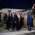 الرئيس الفرنسي يصل الرياض لتقديم واجب العزاء