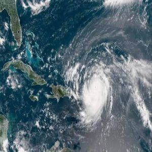 العاصفة "إيرين" تتحول لإعصار من الفئة الرابعة بمنطقة الكاريبي