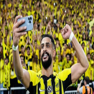 الاتحاد يجدد محاولاته للتعاقد مع عبدالإله العمري