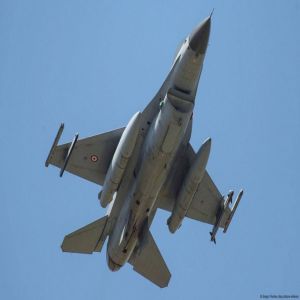 انفجار مروع لمقاتلة أمريكية في مطار ماليزي