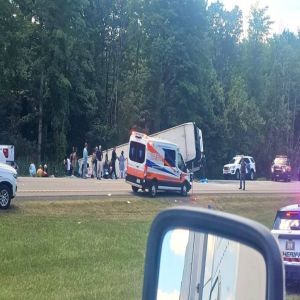 كارثة على طريق نيويورك.. انقلاب حافلة سياحية يخلِّف عشرات القتلى والمصابين