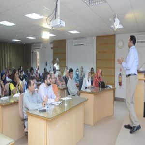 “كومستيك” تطلق برنامجًا تدريبيًا حول التحليل الطيفي بالرنين المغناطيسي النووي الحديث