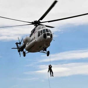 هبوط اضطراري لمروحية خلال إنقاذ متسلقة على قمة «بوبيدا»