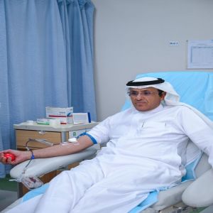 مدير فرع وزارة الصحة بجدة يشارك في حملة التبرع بالدم اقتداء وعطاء