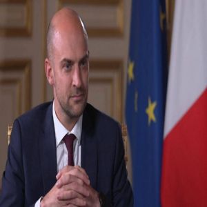 فرنسا تندد برفض واشنطن منح تأشيرات لمسؤولين فلسطينيين