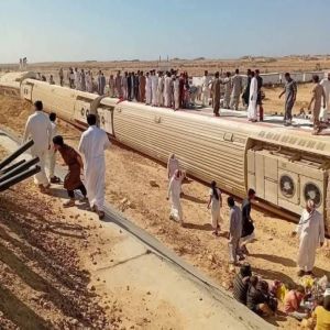 مصر.. وفاة وإصابة 57 شخصاً في انقلاب قطار بمطروح