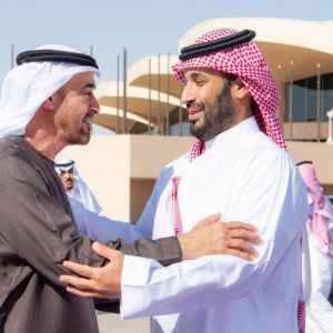 سمو رئيس دولة الإمارات العربية المتحدة يغادر الرياض وسمو ولي العهد في مقدمة مودعيه
